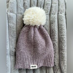 ROOTS Kids purple and white winter hat/beanie excellent UC - buy now for winter